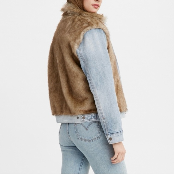 Levi’s Oversized Faux Fur Trucker Jacket Large In Furry Fury Medium Wash New - Picture 2 of 12